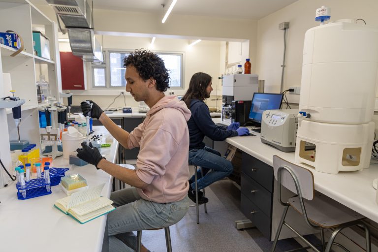 Laboratorio de Biotecnología y Bioquímica evolutiva